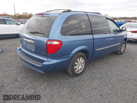 ✅ 2007 Chrysler Town & Country Touring • VIN: 2A4GP54LX7R157590 • Lot: 43494093. Listed on IAAI with Not provided. Free auction sales archive from the USA and detailed vehicle history report at DreamBid. Image 4.
