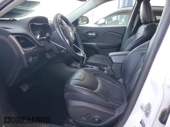 ✅ 2021 Jeep Cherokee Latitude Lux • VIN: 1C4PJLMX5MD112215 • Lot: 46901425. Wystawiony na Copart z przebiegiem 62 090 mil. Bezpłatny archiwum sprzedaży aukcyjnych z USA i szczegółowy raport historii pojazdu na DreamBid. Zdjęcie 7.