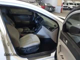 2017 Hyundai Sonata SE с VIN 5NPE24AF5HH439977, выставлен на аукционе IAAI как лот 43055610 с пробегом 198 520 миль миль и . История ставок и продаж доступна на DreamBid. Изображение 5.