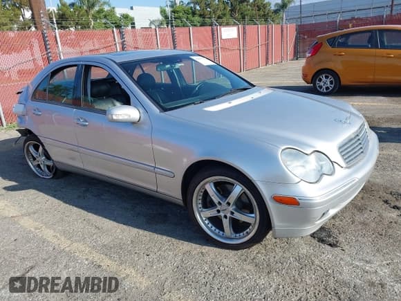 ✅ 2002 Mercedes-Benz C 230/260/280/320 • VIN: WDBRF64J02F236402 • Lot: 42837578. Wystawiony na IAAI z przebiegiem 268 944 mil. Bezpłatny archiwum sprzedaży aukcyjnych z USA i szczegółowy raport historii pojazdu na DreamBid. Zdjęcie 1.