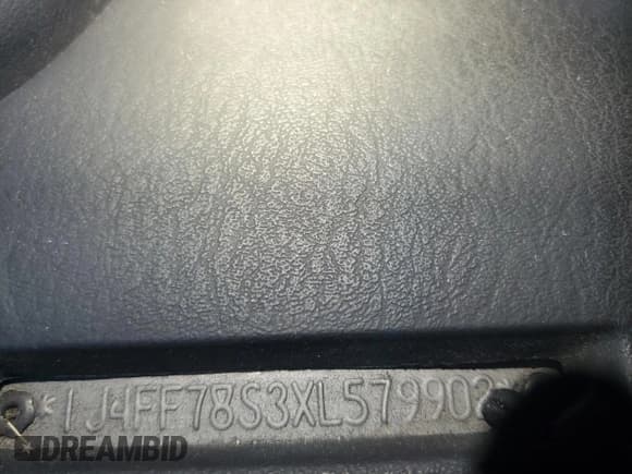 ✅ 1999 Jeep Cherokee Limited • VIN: 1J4FF78S3XL579902 • Lot: 83568494. Wystawiony na Copart z przebiegiem 181 943 mil. Bezpłatny archiwum sprzedaży aukcyjnych z USA i szczegółowy raport historii pojazdu na DreamBid. Zdjęcie 14.