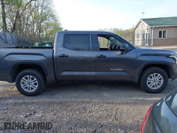 ✅ 2022 Toyota Tundra SR5 • VIN: 5TFLA5AB2NX019252 • Lot: 42112229. Listed on IAAI with 30,245 mi. Free auction sales archive from the USA and detailed vehicle history report at DreamBid. Image 13.
