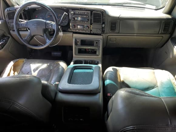 ✅ 2004 Chevrolet Suburban LT • VIN: 3GNEC16T84G297788 • Лот: 49790055. Опубликован ранее на Copart с пробегом 243 726 миль. Бесплатный доступ к архиву аукционных продаж из США и подробный отчёт об истории автомобиля на DreamBid. Изображение 8.