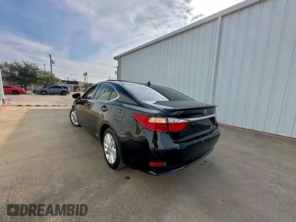 ✅ 2014 Lexus ES 300h • VIN: JTHBW1GG3E2048022 • Lot: 96199425. Wystawiony na Copart z przebiegiem 243 901 mil. Bezpłatny archiwum sprzedaży aukcyjnych z USA i szczegółowy raport historii pojazdu na DreamBid. Zdjęcie 3.