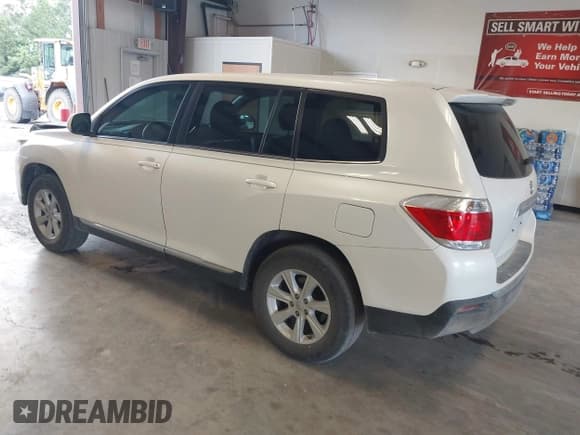 ✅ 2013 Toyota Highlander • VIN: 5TDZK3EH1DS102430 • Lot: 42824194. Listed on IAAI with 142,060 mi. Free auction sales archive from the USA and detailed vehicle history report at DreamBid. Image 3.