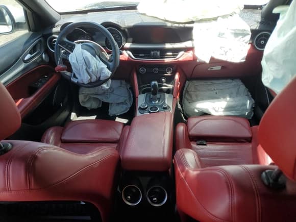 ✅ 2019 Alfa Romeo Stelvio Ti Sport • VIN: ZASPAKBN5K7C30246 • Lot: 59950695. Wystawiony na Copart z przebiegiem Nie podano. Bezpłatny archiwum sprzedaży aukcyjnych z USA i szczegółowy raport historii pojazdu na DreamBid. Zdjęcie 8.