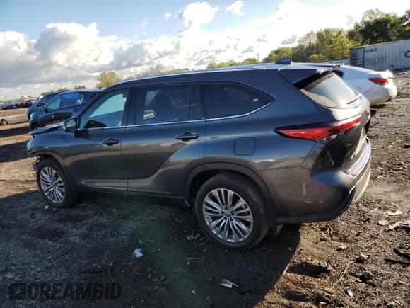 ✅ 2022 Toyota Highlander Platinum • VIN: 5TDFZRBH3NS212984 • Lot: 82283635. Wystawiony na Copart z przebiegiem 57 007 mil. Bezpłatny archiwum sprzedaży aukcyjnych z USA i szczegółowy raport historii pojazdu na DreamBid. Zdjęcie 2.