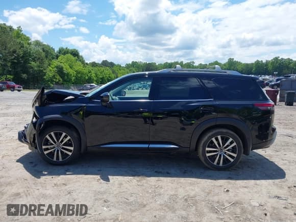 ✅ 2025 Nissan Pathfinder Platinum • VIN: 5N1DR3DH8SC224770 • Лот: 42261002. Опубликован ранее на IAAI с пробегом 1 026 миль. Бесплатный доступ к архиву аукционных продаж из США и подробный отчёт об истории автомобиля на DreamBid. Изображение 14.
