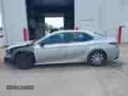 2021 Toyota Camry Hybrid LE z VIN 4T1C31AK2MU022229, wystawiony jako IAAI lot #42633309 z przebiegiem 37 463 mil mil oraz . Historia ofert i sprzedaży dostępna na DreamBid. Obrazek 14.