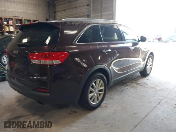 ✅ 2016 Kia Sorento LX • VIN: 5XYPGDA53GG038743 • Лот: 43797007. Опубликован ранее на IAAI с пробегом 235 768 миль. Бесплатный доступ к архиву аукционных продаж из США и подробный отчёт об истории автомобиля на DreamBid. Изображение 4.