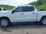 ✅ 2022 Chevrolet Silverado 1500 Custom • VIN: 3GCPYBEK4NG189834 • Lot: 42136171. Wystawiony na IAAI z przebiegiem 95 440 mil. Bezpłatny archiwum sprzedaży aukcyjnych z USA i szczegółowy raport historii pojazdu na DreamBid. Zdjęcie 15.