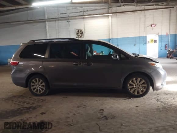 ✅ 2015 Toyota Sienna LE • VIN: 5TDJK3DC2FS099379 • Лот: 43840501. Опубликован ранее на IAAI с пробегом 231 390 миль. Бесплатный доступ к архиву аукционных продаж из США и подробный отчёт об истории автомобиля на DreamBid. Изображение 13.