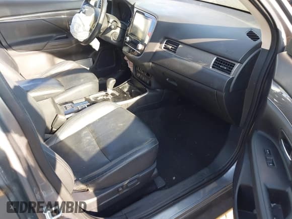 ✅ 2020 Mitsubishi Outlander SE • VIN: JA4AD3A32LZ019825 • Lot: 43505095. Listed on IAAI with 72,022 mi. Free auction sales archive from the USA and detailed vehicle history report at DreamBid. Image 5.