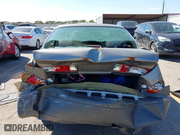 ✅ 2001 Toyota Camry LE • VIN: 4T1BG22K61U030253 • Lot: 43430952. Listed on IAAI with 319,972 mi. Free auction sales archive from the USA and detailed vehicle history report at DreamBid. Image 16.