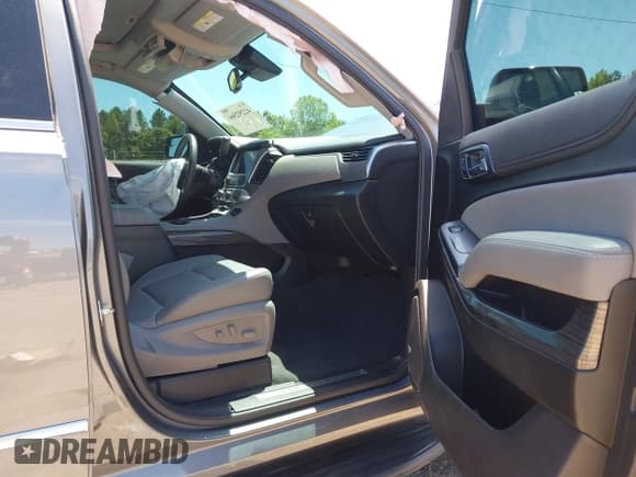 ✅ 2020 Chevrolet Tahoe LT • VIN: 1GNSCBKC3LR204995 • Lot: 42292566. Wystawiony na IAAI z przebiegiem 64 874 mil. Bezpłatny archiwum sprzedaży aukcyjnych z USA i szczegółowy raport historii pojazdu na DreamBid. Zdjęcie 5.