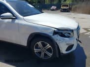 ✅ 2019 Mercedes-Benz GLC 300 • VIN: WDC0G4KB7KF642680 • Lot: 42032973. Wystawiony na IAAI z przebiegiem 137 539 mil. Bezpłatny archiwum sprzedaży aukcyjnych z USA i szczegółowy raport historii pojazdu na DreamBid. Zdjęcie 19.