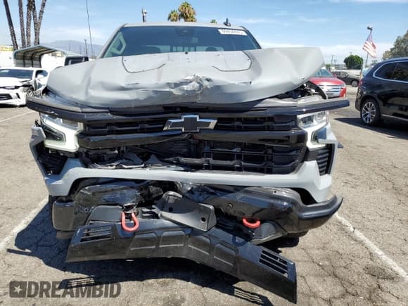 ✅ 2024 Chevrolet Silverado 1500 LT Trail Boss • VIN: 3GCUDFED5RG142390 • Lot: 69454445. Wystawiony na Copart z przebiegiem 32 041 mil. Bezpłatny archiwum sprzedaży aukcyjnych z USA i szczegółowy raport historii pojazdu na DreamBid. Zdjęcie 5.