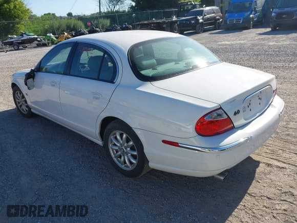 ✅ 2002 Jaguar S-Type • VIN: SAJDA01P52GM24621 • Lot: 42801412. Listed on IAAI with 173,812 mi. Free auction sales archive from the USA and detailed vehicle history report at DreamBid. Image 3.
