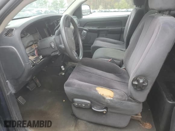 ✅ 2005 Dodge 2500 ST • VIN: 3D7KS26D55G826098 • Lot: 52813795. Wystawiony na Copart z przebiegiem Nie podano. Bezpłatny archiwum sprzedaży aukcyjnych z USA i szczegółowy raport historii pojazdu na DreamBid. Zdjęcie 7.