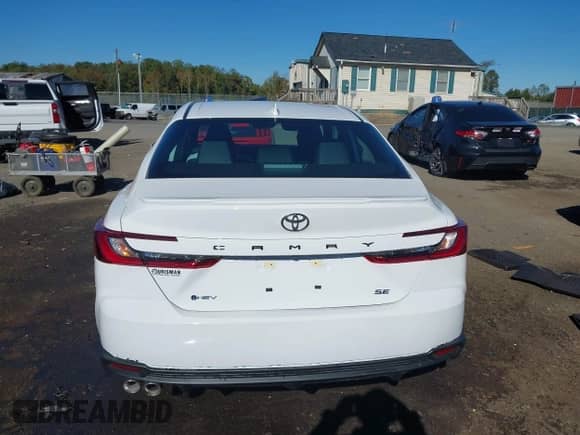 2025 Toyota Camry LE с VIN 4T1DAACKXSU611629, выставлен на аукционе IAAI как лот 43179481 с пробегом Не указан миль и . История ставок и продаж доступна на DreamBid. Изображение 17.