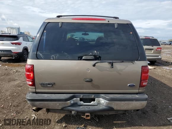 ✅ 2002 Ford Expedition XLT • VIN: 1FMPU16L12LA22175 • Lot: 54775265. Listed on Copart with 153,550 mi. Free auction sales archive from the USA and detailed vehicle history report at DreamBid. Image 6.
