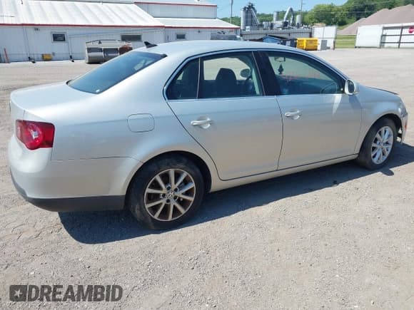 ✅ 2010 Volkswagen Jetta Limited Edition • VIN: 3VWRX7AJ5AM047491 • Lot: 42663062. Listed on IAAI with 146,179 mi. Free auction sales archive from the USA and detailed vehicle history report at DreamBid. Image 4.