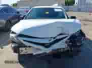 2022 Toyota Camry SE z VIN 4T1T11AK9NU076179, wystawiony jako IAAI lot #42781387 z przebiegiem 64 450 mil mil oraz . Historia ofert i sprzedaży dostępna na DreamBid. Obrazek 12.