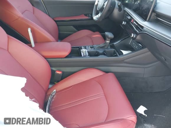 ✅ 2025 Kia K5 GT-Line • VIN: KNAG64J79S5388820 • Lot: 43104940. Wystawiony na IAAI z przebiegiem 972 mil. Bezpłatny archiwum sprzedaży aukcyjnych z USA i szczegółowy raport historii pojazdu na DreamBid. Zdjęcie 5.