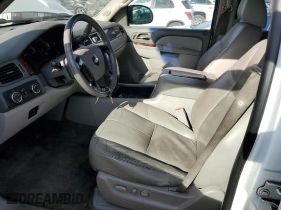 ✅ 2010 Chevrolet Suburban LT • VIN: 1GNZKMEG3AR163762 • Lot: 42917385. Wystawiony na Copart z przebiegiem 193 939 mil. Bezpłatny archiwum sprzedaży aukcyjnych z USA i szczegółowy raport historii pojazdu na DreamBid. Zdjęcie 7.