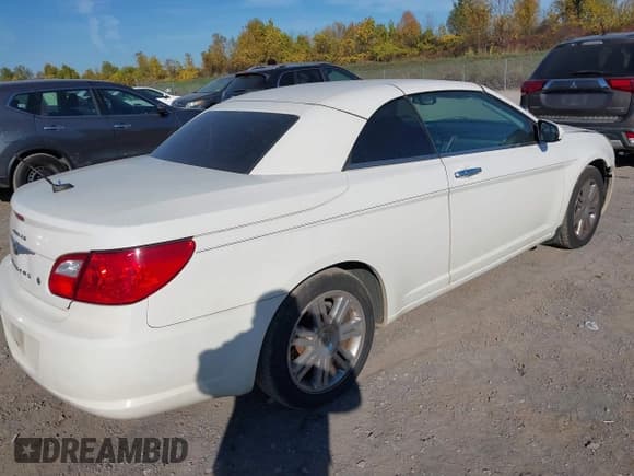 ✅ 2009 Chrysler Sebring Limited • VIN: 1C3LC65V89N528076 • Лот: 43371646. Опубликован ранее на IAAI с пробегом 129 547 миль. Бесплатный доступ к архиву аукционных продаж из США и подробный отчёт об истории автомобиля на DreamBid. Изображение 4.