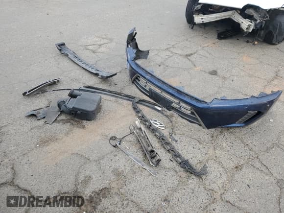 ✅ 2017 Hyundai Elantra Limited • VIN: 5NPD84LF6HH054385 • Lot: 85195135. Listed on Copart with 110,487 mi. Free auction sales archive from the USA and detailed vehicle history report at DreamBid. Image 12.