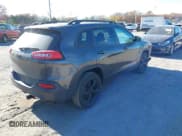 ✅ 2018 Jeep Cherokee Latitude • VIN: 1C4PJMCB5JD575754 • Lot: 43616882. Wystawiony na IAAI z przebiegiem 47 899 mil. Bezpłatny archiwum sprzedaży aukcyjnych z USA i szczegółowy raport historii pojazdu na DreamBid. Zdjęcie 4.
