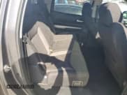 ✅ 2017 Toyota Tundra SR5 • VIN: 5TFDW5F10HX586733 • Lot: 83953145. Wystawiony na Copart z przebiegiem 263 139 mil. Bezpłatny archiwum sprzedaży aukcyjnych z USA i szczegółowy raport historii pojazdu na DreamBid. Zdjęcie 10.