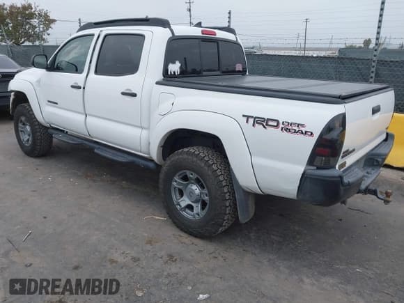 ✅ 2015 Toyota Tacoma • VIN: 3TMLU4EN3FM195773 • Lot: 43779441. Wystawiony na IAAI z przebiegiem 115 119 mil. Bezpłatny archiwum sprzedaży aukcyjnych z USA i szczegółowy raport historii pojazdu na DreamBid. Zdjęcie 3.