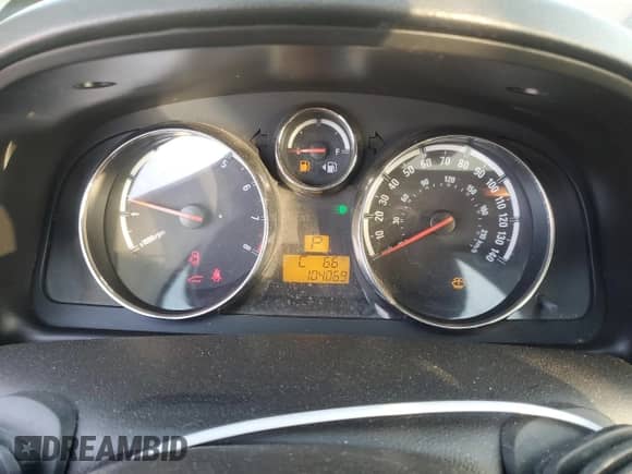 2008 Saturn VUE XR z VIN 3GSCL53758S701197, wystawiony jako Copart lot #83320424 z przebiegiem 104 069 mil mil oraz Szkoda całkowita • Salvage title. Historia ofert i sprzedaży dostępna na DreamBid. Obrazek 9.