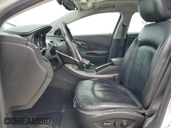 ✅ 2013 Buick LaCrosse Leather • VIN: 1G4GC5ER1DF156654 • Lot: 62234385. Wystawiony na Copart z przebiegiem 136 687 mil. Bezpłatny archiwum sprzedaży aukcyjnych z USA i szczegółowy raport historii pojazdu na DreamBid. Zdjęcie 7.