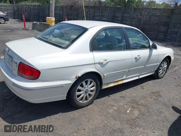 ✅ 2003 Hyundai Sonata GLS • VIN: KMHWF35H23A892397 • Lot: 42552829. Listed on IAAI with 186,222 mi. Free auction sales archive from the USA and detailed vehicle history report at DreamBid. Image 4.