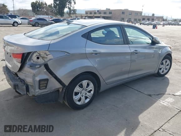 ✅ 2016 Hyundai Elantra SE • VIN: 5NPDH4AE0GH710010 • Lot: 41806023. Listed on IAAI with 117,697 mi. Free auction sales archive from the USA and detailed vehicle history report at DreamBid. Image 4.