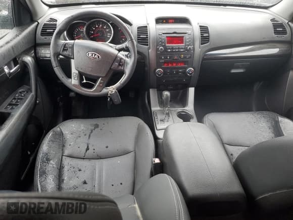 ✅ 2011 Kia Sorento EX • VIN: 5XYKU3A15BG095870 • Lot: 86340305. Wystawiony na Copart z przebiegiem 63 043 mil. Bezpłatny archiwum sprzedaży aukcyjnych z USA i szczegółowy raport historii pojazdu na DreamBid. Zdjęcie 8.