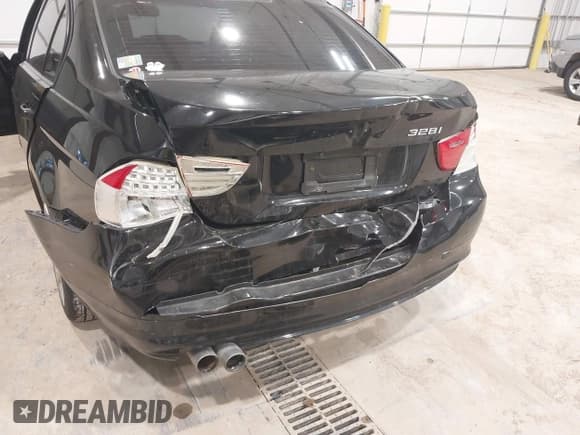 ✅ 2011 BMW 3 Series 328i • VIN: WBAPH5C53BA448609 • Lot: 41302283. Listed on IAAI with 150,224 mi. Free auction sales archive from the USA and detailed vehicle history report at DreamBid. Image 6.