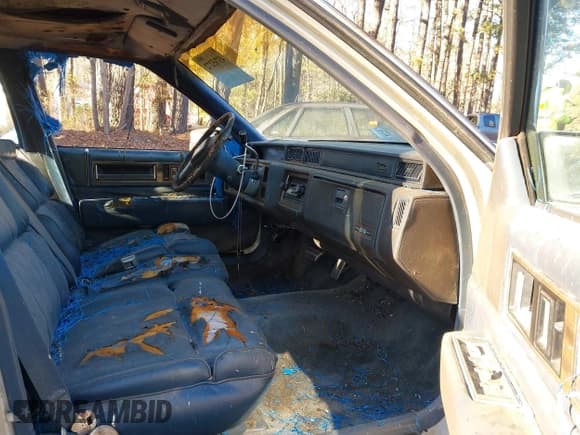 ✅ 1988 Cadillac DeVille • VIN: 1G6CD5155J4332134 • Lot: 43765272. Wystawiony na IAAI z przebiegiem 173 626 mil. Bezpłatny archiwum sprzedaży aukcyjnych z USA i szczegółowy raport historii pojazdu na DreamBid. Zdjęcie 5.