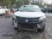 2023 Mitsubishi Outlander ES z VIN JA4ARUAU8PU007536, wystawiony jako IAAI lot #43363060 z przebiegiem 39 272 mil mil oraz . Historia ofert i sprzedaży dostępna na DreamBid. Obrazek 6.