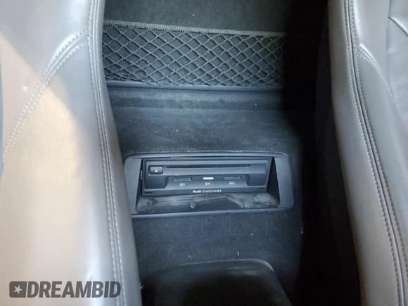 ✅ 2017 Audi R8 V10 • VIN: WUAEAAFXXH7901217 • Лот: 69643975. Опубликован ранее на Copart с пробегом 29 321 миль. Бесплатный доступ к архиву аукционных продаж из США и подробный отчёт об истории автомобиля на DreamBid. Изображение 10.