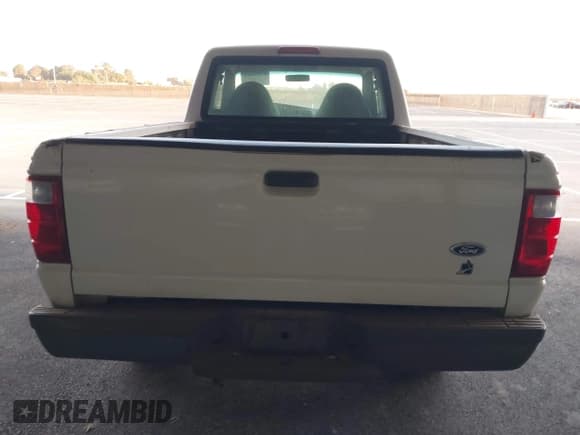 ✅ 2003 Ford Ranger XL • VIN: 1FTYR14V83PB01948 • Lot: 43290091. Wystawiony na IAAI z przebiegiem 235 398 mil. Bezpłatny archiwum sprzedaży aukcyjnych z USA i szczegółowy raport historii pojazdu na DreamBid. Zdjęcie 6.