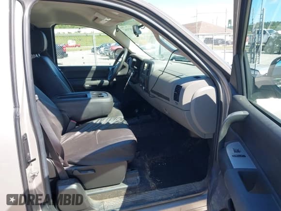 ✅ 2009 Chevrolet Silverado 1500 Work Truck • VIN: 1GCEK19C79Z267213 • Lot: 43074567. Listed on IAAI with 69,082 mi. Free auction sales archive from the USA and detailed vehicle history report at DreamBid. Image 5.