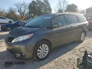 ✅ 2013 Toyota Sienna LE • VIN: 5TDJK3DC7DS068934 • Lot: 92495345. Listed on Copart with 102,035 mi. Free auction sales archive from the USA and detailed vehicle history report at DreamBid. Image 1.