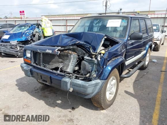 ✅ 2001 Jeep Cherokee Sport • VIN: 1J4FT48S61L550733 • Лот: 43562231. Опубликован ранее на IAAI с пробегом 159 685 миль. Бесплатный доступ к архиву аукционных продаж из США и подробный отчёт об истории автомобиля на DreamBid. Изображение 2.