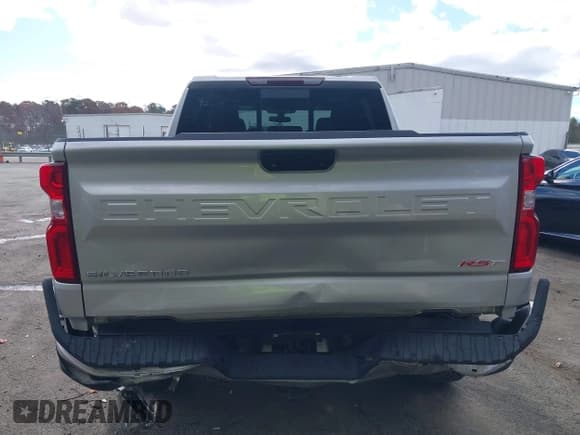 ✅ 2021 Chevrolet Silverado 1500 RST • VIN: 1GCUYEED6MZ305068 • Lot: 43660539. Wystawiony na IAAI z przebiegiem 56 550 mil. Bezpłatny archiwum sprzedaży aukcyjnych z USA i szczegółowy raport historii pojazdu na DreamBid. Zdjęcie 6.