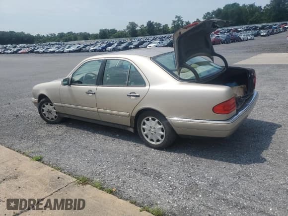 ✅ 1999 Mercedes-Benz E 320 • VIN: WDBJF82H7XX021061 • Лот: 64169935. Опубликован ранее на Copart с пробегом Не указан. Бесплатный доступ к архиву аукционных продаж из США и подробный отчёт об истории автомобиля на DreamBid. Изображение 2.