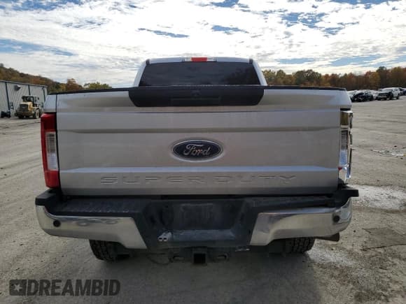 ✅ 2019 Ford F-350 XL • VIN: 1FT8W3BT7KEE09872 • Lot: 73310033. Wystawiony na Copart z przebiegiem 137 411 mil. Bezpłatny archiwum sprzedaży aukcyjnych z USA i szczegółowy raport historii pojazdu na DreamBid. Zdjęcie 6.